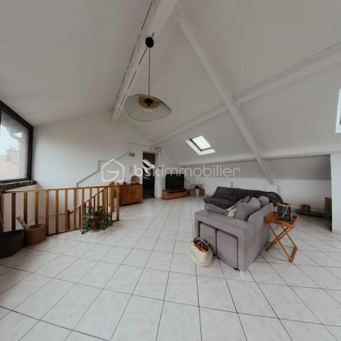 Immeuble commercial de 1 665 m²