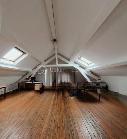 Immeuble commercial de 1 665 m²