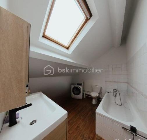 Immeuble commercial de 1 665 m²