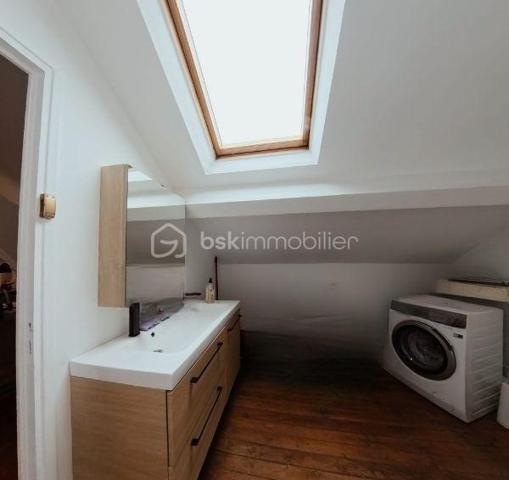 Immeuble commercial de 1 665 m²