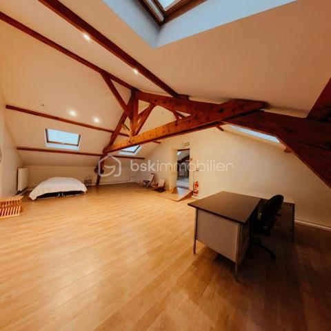 Immeuble commercial de 1 665 m²