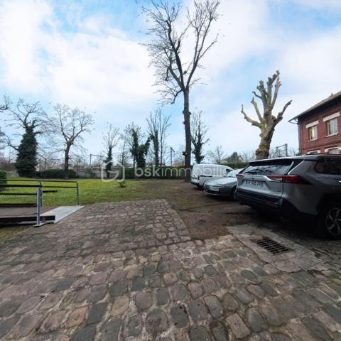 Immeuble commercial de 1 665 m²