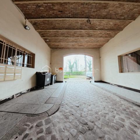 Immeuble commercial de 1 665 m²