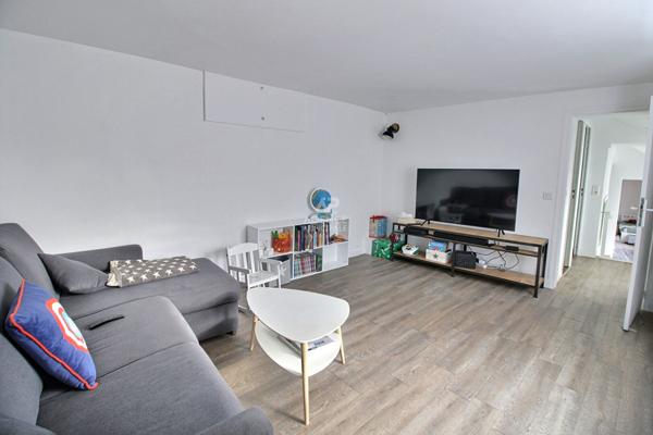 Maison Chanteloup Les Vignes 6 pièce(s) 180 m2 449 000 € **  - Référence  909