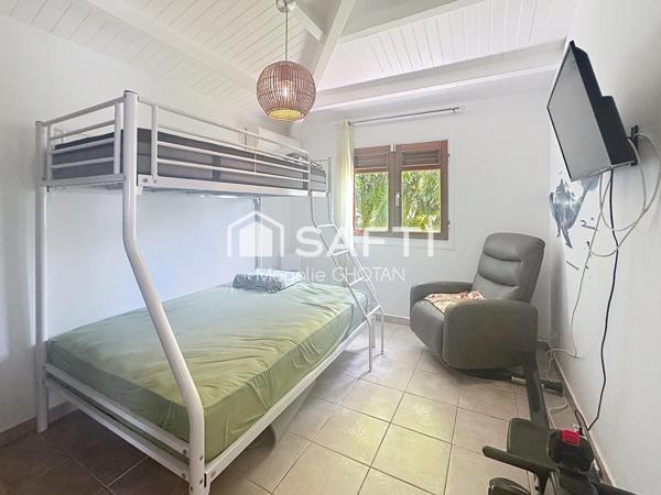 Chaleureuse villa et piscine sur un terrain de 890m2 à Anse Bertrand