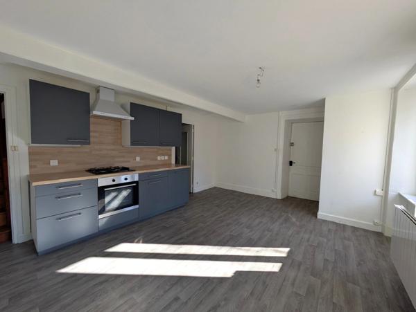 MAISON A RENOVER - ESSERTINES EN DONZY , 7 pièces , 164 m² , 4 /5 chambres , COMBLES, CAVE, GARAGE , TERRAIN 526 m²