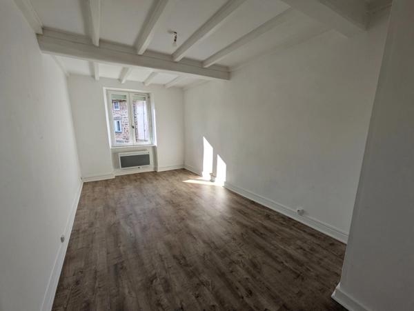 MAISON A RENOVER - ESSERTINES EN DONZY , 7 pièces , 164 m² , 4 /5 chambres , COMBLES, CAVE, GARAGE , TERRAIN 526 m²