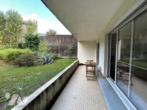 MELLINET - T2 en Rez-de-Chaussée donnant sur l'arrière de l'immeuble au Calme et sans vis-à-vis.