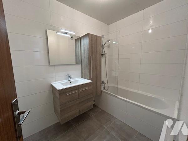 MELLINET - T2 en Rez-de-Chaussée donnant sur l'arrière de l'immeuble au Calme et sans vis-à-vis.