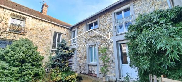 MAISON ATYPIQUE DANS COEUR DE VILLAGE