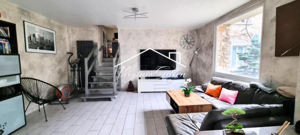 MAISON ATYPIQUE DANS COEUR DE VILLAGE