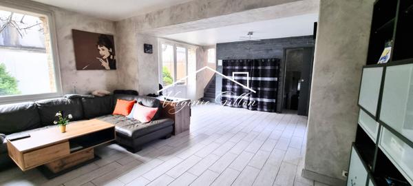 MAISON ATYPIQUE DANS COEUR DE VILLAGE