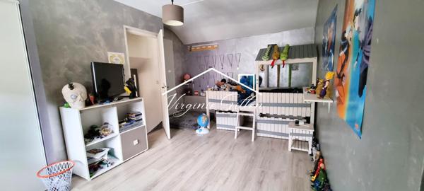 MAISON ATYPIQUE DANS COEUR DE VILLAGE