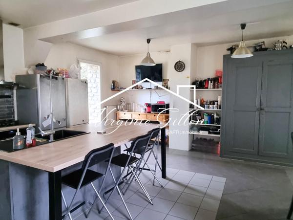 MAISON ATYPIQUE DANS COEUR DE VILLAGE