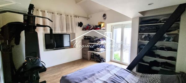 MAISON ATYPIQUE DANS COEUR DE VILLAGE