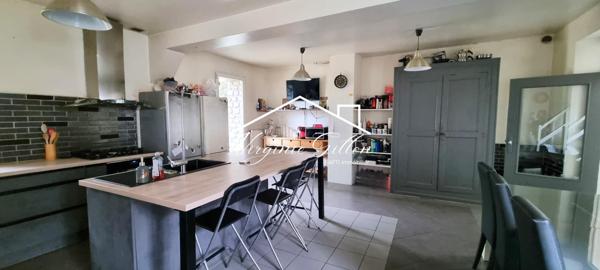 MAISON ATYPIQUE DANS COEUR DE VILLAGE