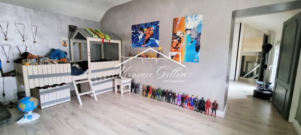 MAISON ATYPIQUE DANS COEUR DE VILLAGE