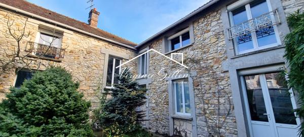 MAISON ATYPIQUE DANS COEUR DE VILLAGE