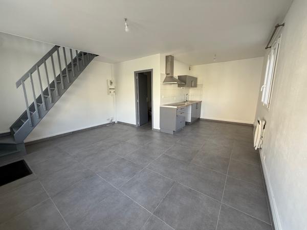 Charmant appartement duplex de 42 m² avec 2 places de parking à CRECY LA CHAPELLE