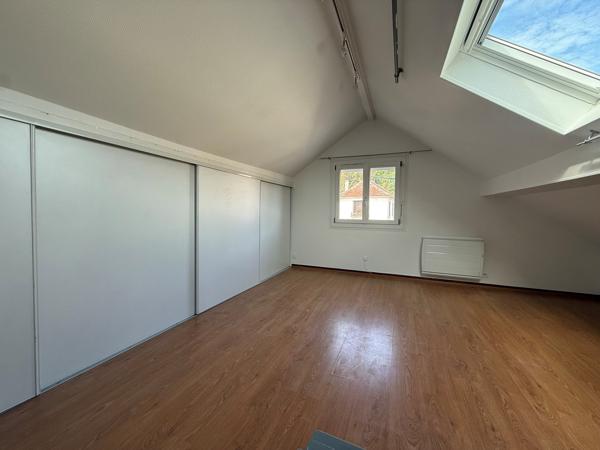 Charmant appartement duplex de 42 m² avec 2 places de parking à CRECY LA CHAPELLE