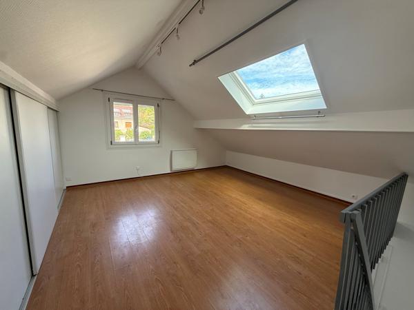 Charmant appartement duplex de 42 m² avec 2 places de parking à CRECY LA CHAPELLE
