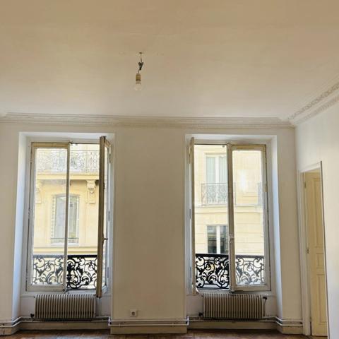 Vente                                                      Appartement
                        
                     5 pièces                      88 m2                     à Paris 10