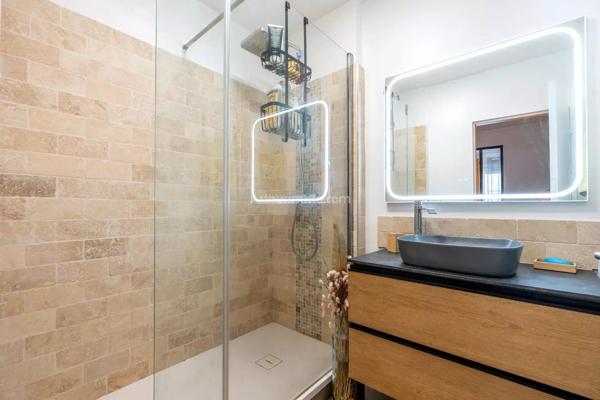 Vente                                                      Appartement
                        
                     2 pièces                      40 m2                     à Lagny-sur-Marne