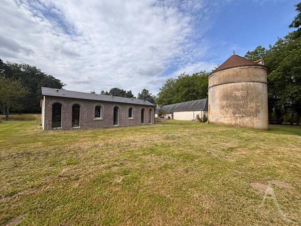 Maison rénovée au coeur du domaine du Château de Maupas Morogues