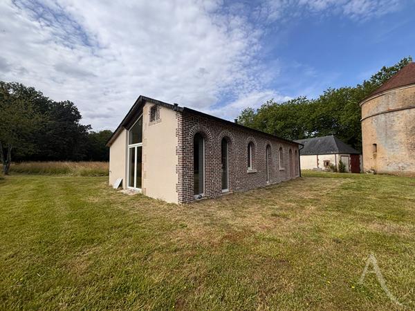 Maison rénovée au coeur du domaine du Château de Maupas Morogues