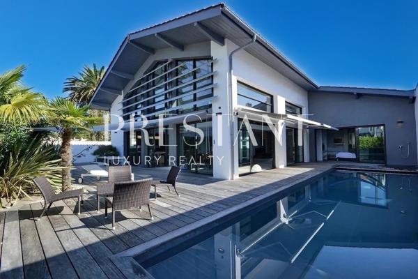 Villa contemporaine avec piscine à Biarritz – 400 m² à 2 min à vélo des plages, BIARRITZ