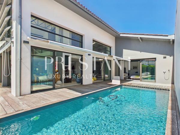 Villa contemporaine avec piscine à Biarritz – 400 m² à 2 min à vélo des plages, BIARRITZ