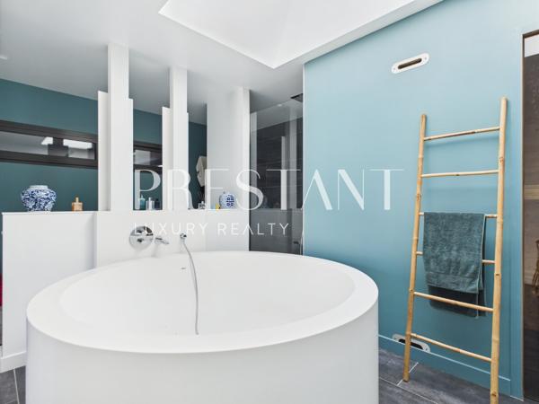 Villa contemporaine avec piscine à Biarritz – 400 m² à 2 min à vélo des plages, BIARRITZ