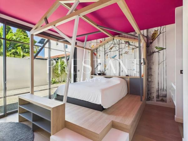 Villa contemporaine avec piscine à Biarritz – 400 m² à 2 min à vélo des plages, BIARRITZ