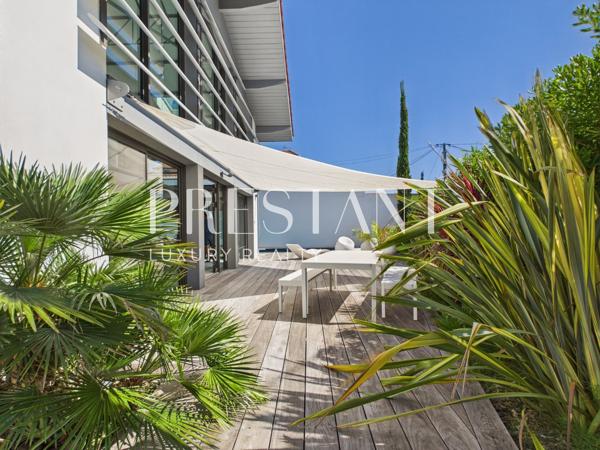 Villa contemporaine avec piscine à Biarritz – 400 m² à 2 min à vélo des plages, BIARRITZ