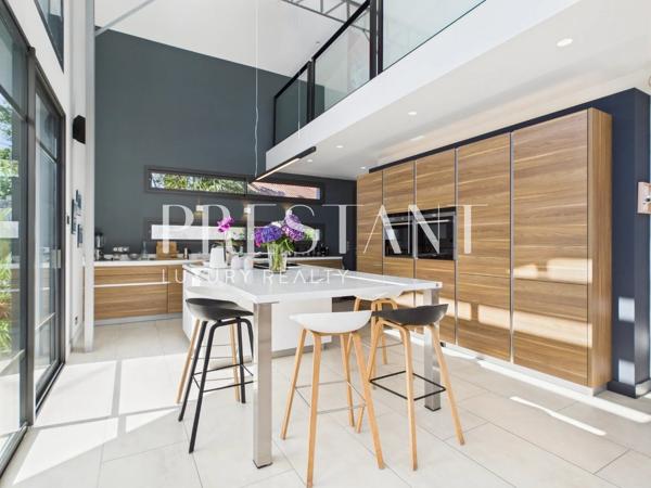 Villa contemporaine avec piscine à Biarritz – 400 m² à 2 min à vélo des plages, BIARRITZ