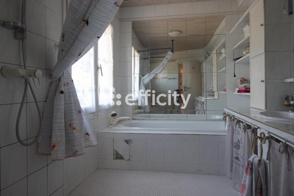 Maison
         5 pièces
        - 109 m² Exclusivité 399 000 € *