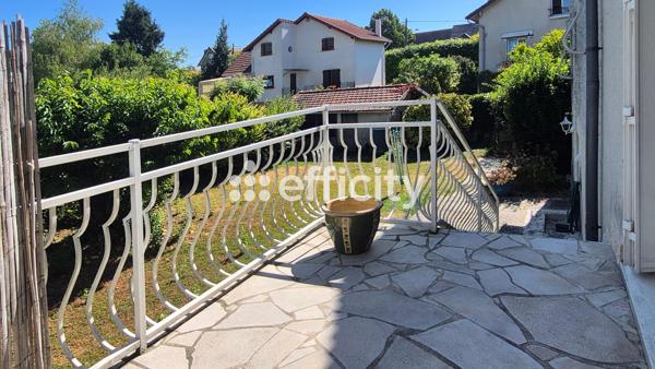 Maison
         5 pièces
        - 109 m² Exclusivité 399 000 € *