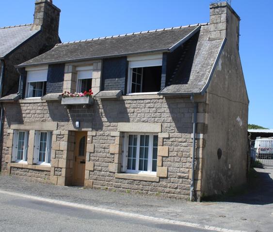 Maison en pierre avec dépendance