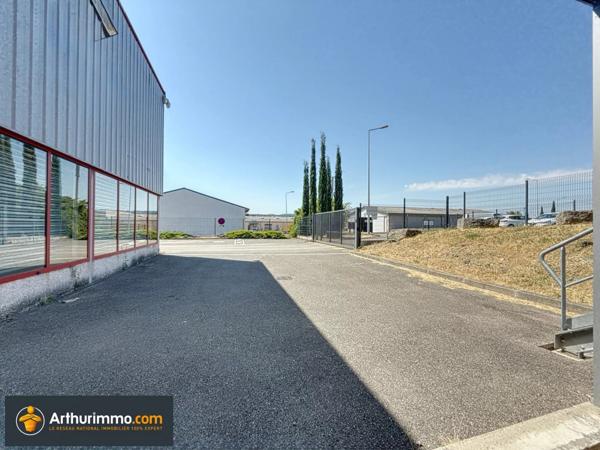Location Local commercial 300 m2 à La Tour-du-Pin