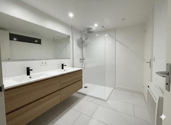 appt T2 neuf entièrement rénové & meublé, (offres clés en main) à vendre ROUEN rive droite, surface hab. 49 m2.