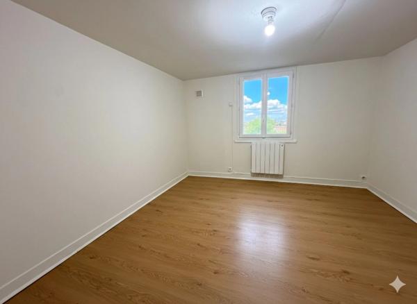 appt T2 neuf entièrement rénové & meublé, (offres clés en main) à vendre ROUEN rive droite, surface hab. 49 m2.