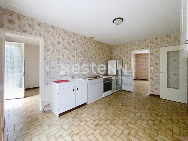 A Vendre, Maison de plain pied située à Luçon, 3 chambres, garage, jardin. Proximité commodités.