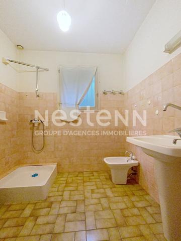 A Vendre, Maison de plain pied située à Luçon, 3 chambres, garage, jardin. Proximité commodités.