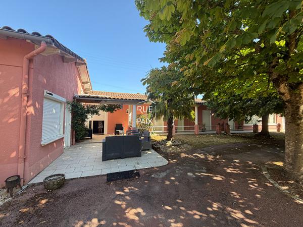 79400 SAINT MAIXENT L ECOLE Maison de plain-pied de 163 m² - Double habitation - Terrain de 1 300 m²
