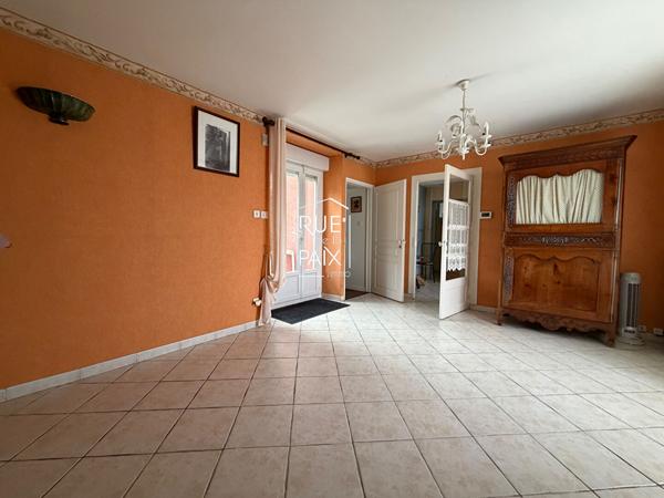 79400 SAINT MAIXENT L ECOLE Maison de plain-pied de 163 m² - Double habitation - Terrain de 1 300 m²