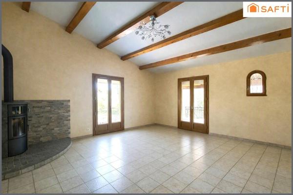 Maison traditionnelle de 83 m², 2510 m² de terrain entièrement clos.