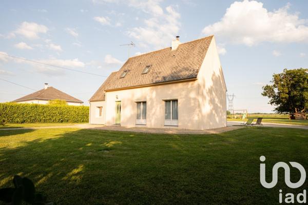 Pavillon 5 pièces de 123 m² à DOUÉ EN ANJOU (49700)