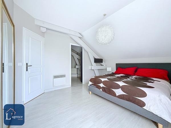 Maison invididuelle Giraud  T8 258 m² Piscine chauffée Terrain 1 100  m² Echenevex 01170