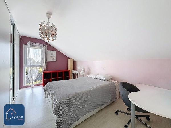 Maison invididuelle Giraud  T8 258 m² Piscine chauffée Terrain 1 100  m² Echenevex 01170