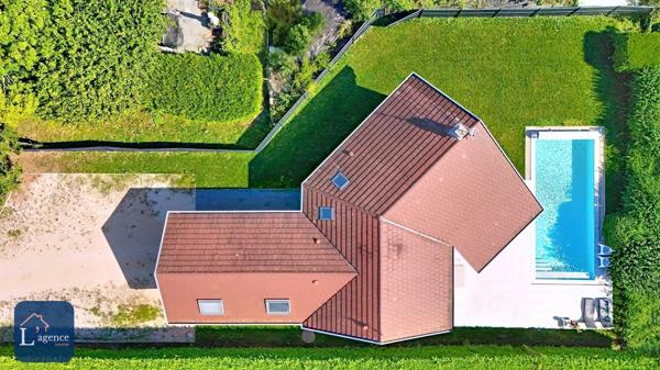 Maison invididuelle Giraud  T8 258 m² Piscine chauffée Terrain 1 100  m² Echenevex 01170